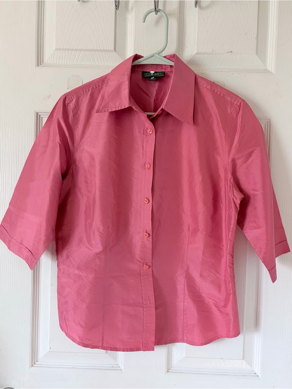 Classiques Silk-Like Button-Up Shirt in Vibrant Pink Sz 8